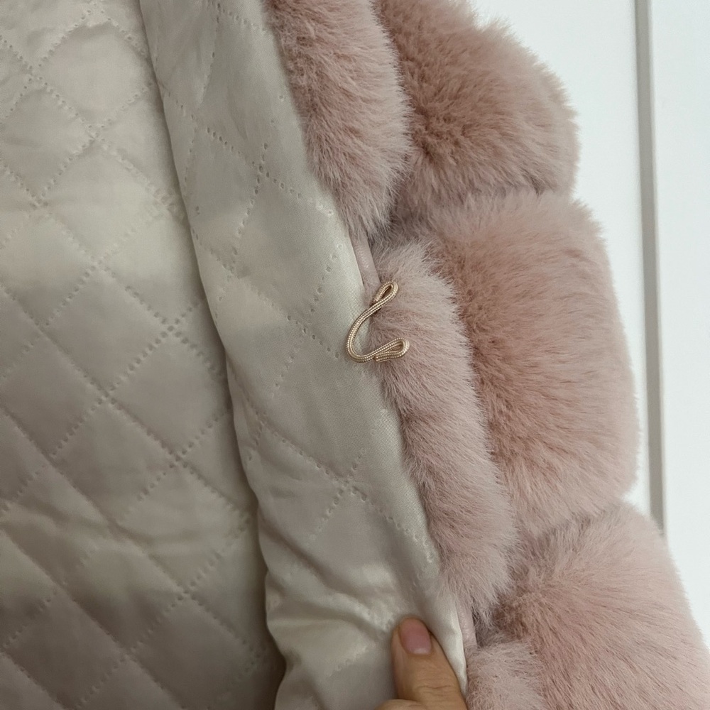 Elegant faux feather/ rabbit pink vest. Vintage - Picture 3 of 11